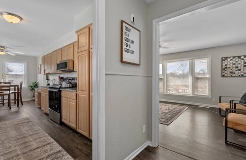 North Kansas City House | Great Home for Families 2LivingSpaces+Arcade|WiFi