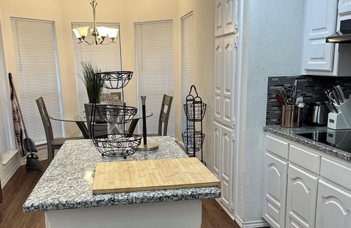 Ederville House | Great home w/deck in E Fort Worth by AT&T Stadium & Arlington, TX Entertainment