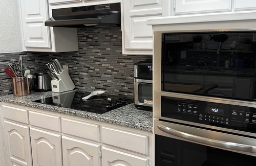 Ederville House | Great home w/deck in E Fort Worth by AT&T Stadium & Arlington, TX Entertainment