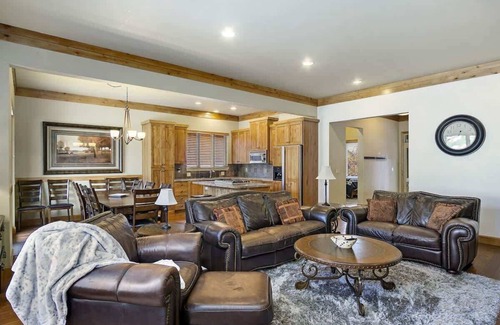 Eden House | Great House Value 6 bdr 4 bath Book Winter Now