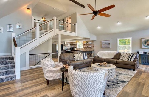 Hayesville House | Great Lake Escape - by Chatuge Home Concierge Lakefront, private dock with boat slip, hot tub, fire pit