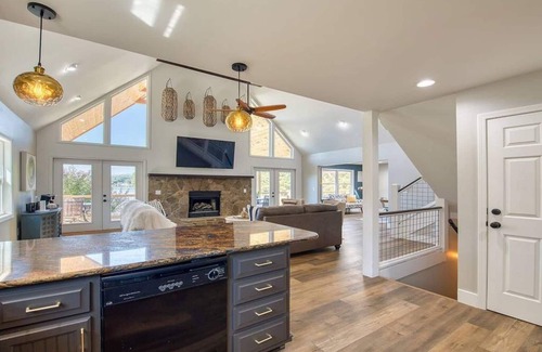 Hayesville House | Great Lake Escape - by Chatuge Home Concierge Lakefront, private dock with boat slip, hot tub, fire pit