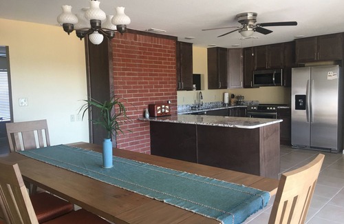 Kingsland House | Great lake house with best private beach. Kayaks and games! Kids friendly!
