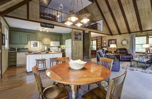 Butler Cabin | Great lake views, super fast WiFi, Lake/Dock access