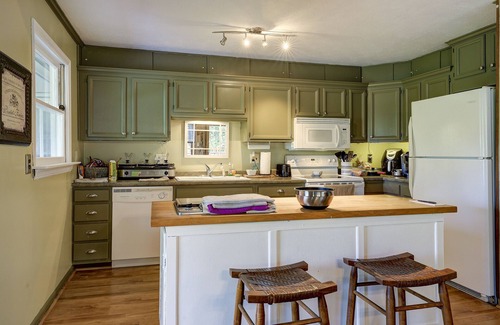 Butler Cabin | Great lake views, super fast WiFi, Lake/Dock access