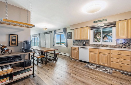 Glenn Haven Shores House | Great Lakes Escape | Surreal Lakeview Getaway | Private Beach Access | Hot Tub