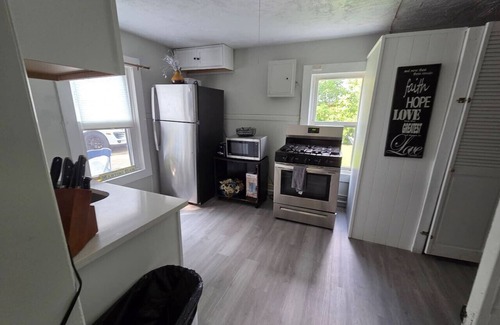Woodmere Apartment | Great little house in Woodmere/Beachwood, Orange