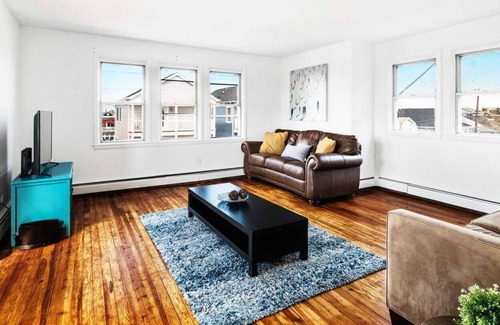 Ventnor City Apartment | Great Located 3BR w/Parking, 8min Walk to Beach
