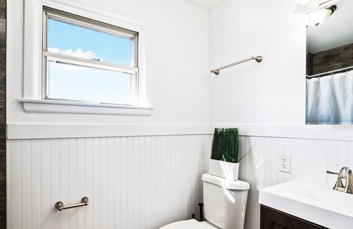 Ventnor City Apartment | Great Located 3BR w/Parking, 8min Walk to Beach