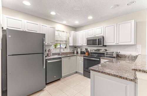 Alhambra Cottage | Great location between Sumter Landing/Spanish Springs. Golf cart included