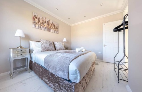 Northcote House | Great Location Cheerful Private House & Garden