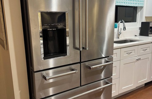 Marina District House | GREAT LOCATION! Clean, cozy, and comfortable! Walk downtown and to beach!