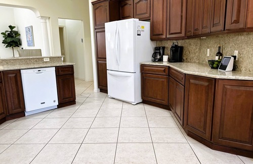 Santiago House | Great location.Climate-controlled lanai & NEW 2024 4-SEATER GOLF CART INCLUDED!