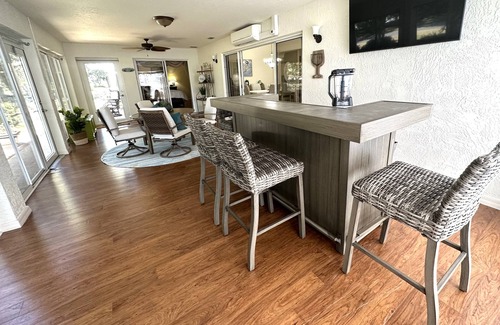 Santiago House | Great location.Climate-controlled lanai & NEW 2024 4-SEATER GOLF CART INCLUDED!