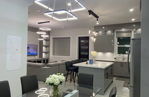 Hastings House | Great Location close to downtown, 10’ to cruiseship terminal, whistler, Capilano