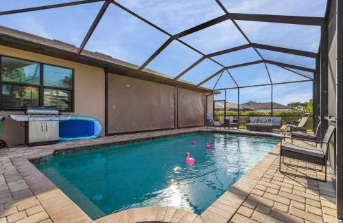 Trafalgar House | Great Location, Close to Golf, Heated Pool - Villa Greenside Getaway - Roelens