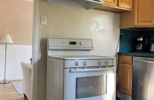 Alki House | Great location close to all of the restaurants on Alki Beach.
