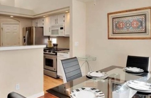 Aurora House | Great location for your Aurora visit