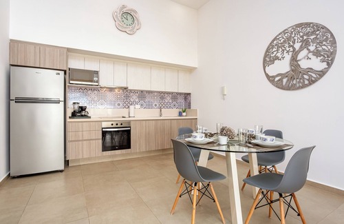 Tohoku Apartment | Great Location, groceries, beach 5th ave very spacious and confortable