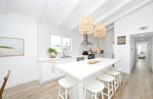 Balboa Peninsula House | Great Location near the Balboa Pier and Fun Zone with Air conditioning