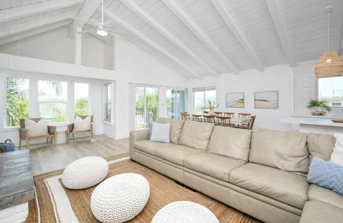 Balboa Peninsula House | Great Location near the Balboa Pier and Fun Zone with Air conditioning