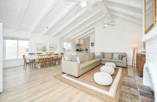 Balboa Peninsula House | Great Location near the Balboa Pier and Fun Zone with Air conditioning