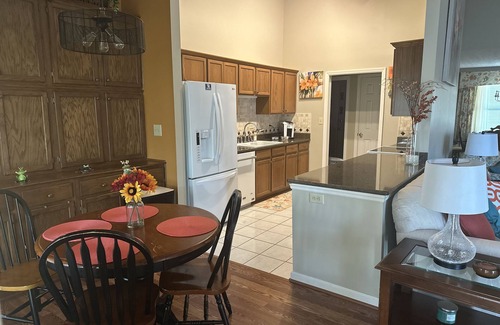 Lexington House | Great Location! Plenty of space 3BR/2 Bath Ranch Style home.
