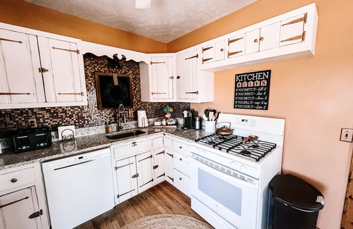 Geneva House | Great location to enjoy winery hopping, and close to the Spire Institute!