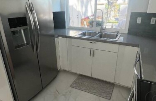 Sunrise Vista Chino Condo | Great location to explore! Palm Springs Condo with Pickleball, Pools and more