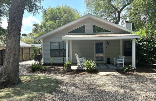 Demere Park House | Great Location-Close to Everything. Adorable 3 BD/3 Bath Cottage with Pool!
