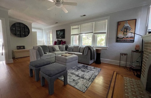 University City Condo | Great Mid-Term Rental: Charming 2 bd/1 office University City Duplex