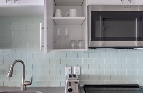 Mount Vernon Triangle Apartment | Great Mount Vernon Studio w/Rooftop Pool, nr Metro, by Blueground