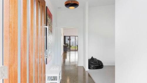 Goolwa Beach House | Great Ness Beach House - 8 Person Spa - Pet-Friendly - Netflix - Linen included