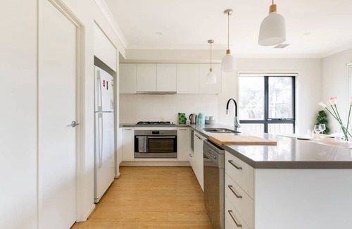 Point Cook House | great ocean start from point cook family house for 8