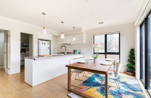 Point Cook House | great ocean start from point cook family house for 8