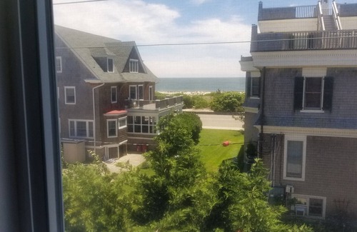 Admiral Estates Condo | Great Place and on the beach block
