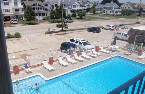 Admiral Estates Condo | Great Place and on the beach block