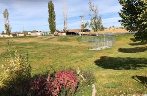 Layton House | Great PRIVATE Family HOME! Big 3 Bed 3 Bath Private Yard