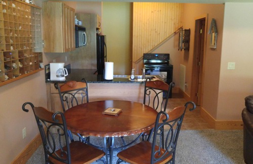 Sherrills Ford Apartment | Great Rates! Lakefront! Family-Freindly. Great Quiet Swimming Cove.