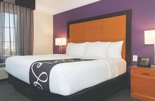 Guasti Hotel | Great Relaxing Overnight Stay! Relaxing Unit to Enjoy. Pool Access, Free Parking
