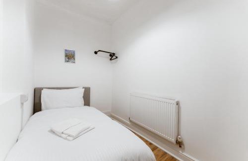 Tower Hamlets House | Great Rooms in Stepney Green Station - 12