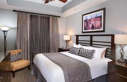 Sevierville Resort | Great Smokies Lodge 3-BR Presidential sleeps 8 includes WILDERNESS WATER PARK