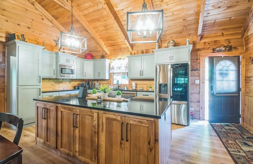 Kodak Cabin | Great Smoky Mountain, Hot Tub, Mins to Dollywood