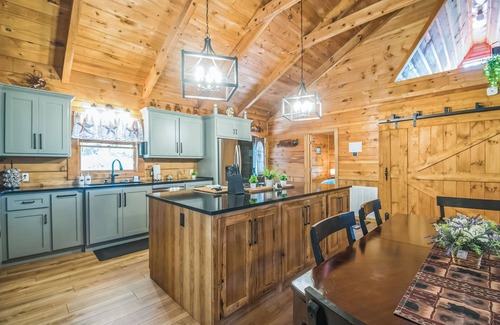 Kodak Cabin | Great Smoky Mountain, Hot Tub, Mins to Dollywood
