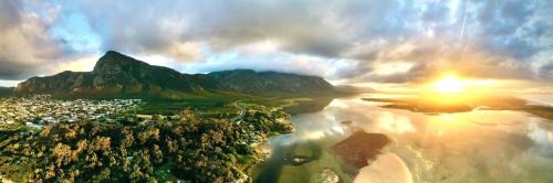 Voelklip House | Great spot with a view in Hermanus , South Africa