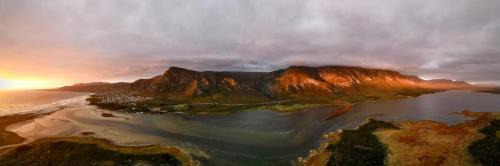 Voelklip House | Great spot with a view in Hermanus , South Africa