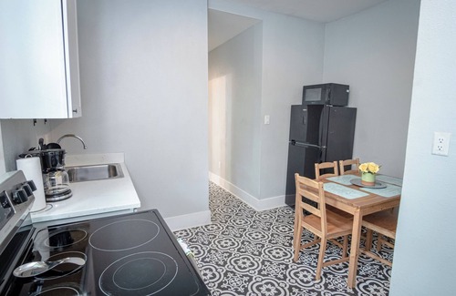 Southtown Apartment | Great Staycation Las Carolinas Sleeps 5