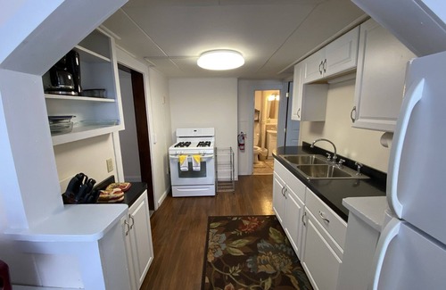 Geneva-on-the-Lake House | Great Strip Location|WalktoLake|Wine Country|AC|Grill&Firepit|FamilyFriendly