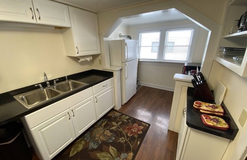 Geneva-on-the-Lake House | Great Strip Location|WalktoLake|Wine Country|AC|Grill&Firepit|FamilyFriendly