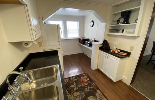 Geneva-on-the-Lake House | Great Strip Location|WalktoLake|Wine Country|AC|Grill&Firepit|FamilyFriendly